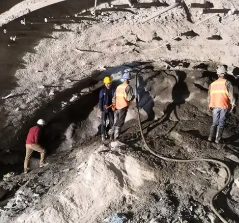 黄岩拱顶带模注浆料的施工流程及注意事项